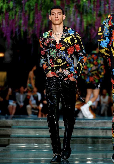 versace ss19 menswear|Versace Spring 2019 Menswear Fashion Show .